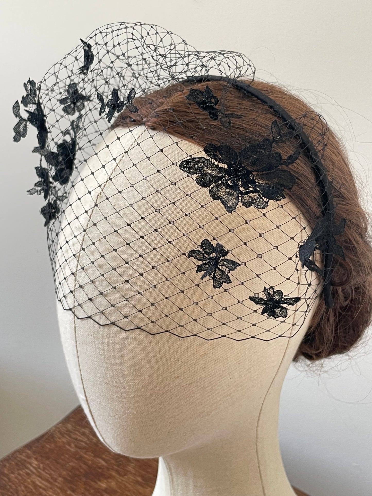 お花レースのカチューシャ